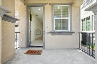252 Crescent Moon Dr in Lathrop, CA - Foto de edificio - Building Photo