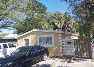 616 NW 14th Way in Fort Lauderdale, FL - Building Photo - Building Photo