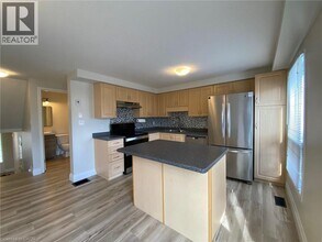 82 Donnenwerth Dr in Kitchener, ON - Building Photo - Building Photo