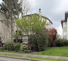 1375 W 10th Ave in Vancouver, BC - Building Photo