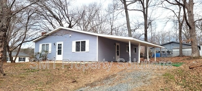 2 Atlas Ct in Greensboro, NC - Building Photo - Building Photo