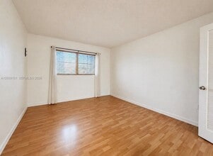 160 Royal Palm Rd in Hialeah Gardens, FL - Building Photo - Building Photo