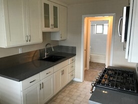 219 E St John St in San Jose, CA - Building Photo