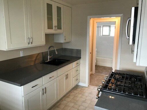 219 E St John St in San Jose, CA - Building Photo