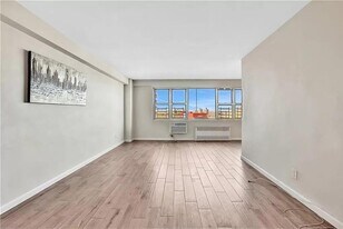 2928 W 5th St in Brooklyn, NY - Building Photo