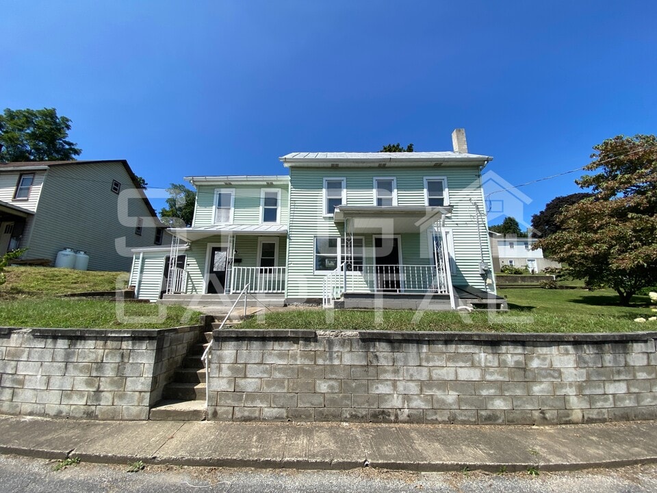 229 Lincoln St in Duncannon, PA - Building Photo