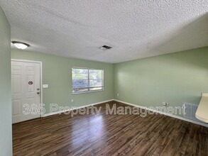 12484 Curry Dr in Spring Hill, FL - Foto de edificio - Building Photo