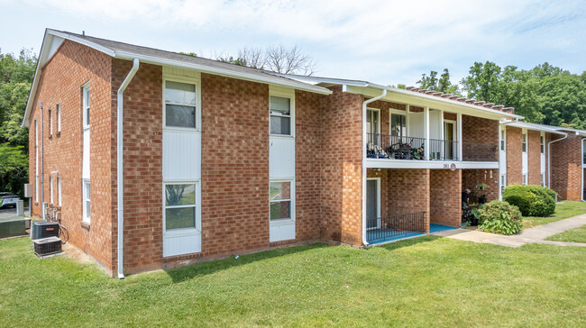 2811-2833 N Ohenry Blvd in Greensboro, NC - Building Photo - Building Photo