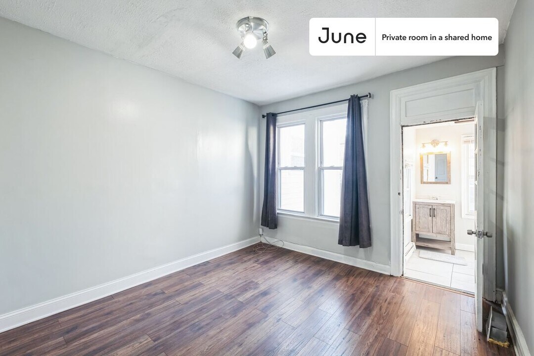 Private bedroom in 4 bed/2 bath Home in Washington, DC - Building Photo
