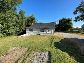18210 Shelbyville Rd in Louisville, KY - Building Photo - Building Photo