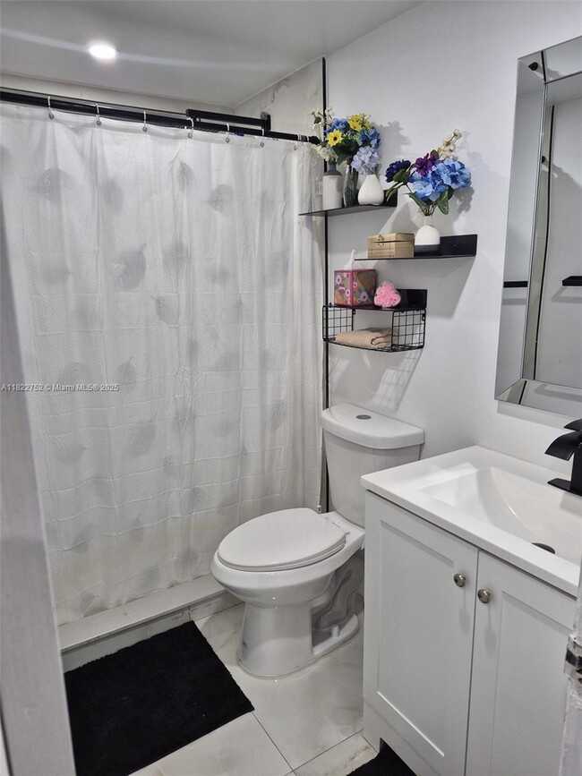 6850 W 16th Dr in Hialeah, FL - Building Photo - Building Photo