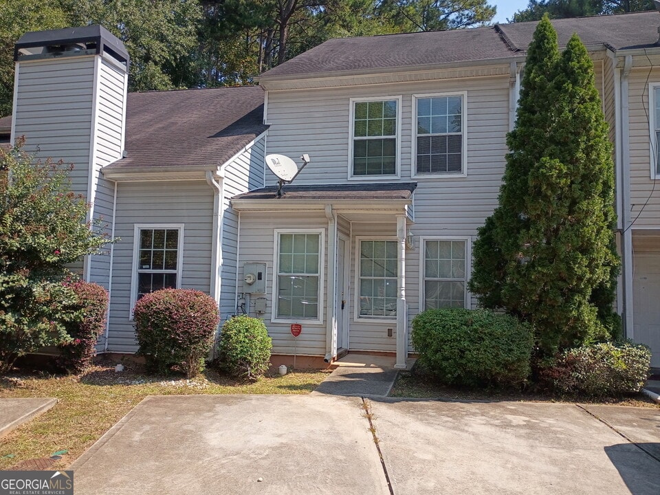 2590 Wellington Walk Pl in Lithonia, GA - Building Photo