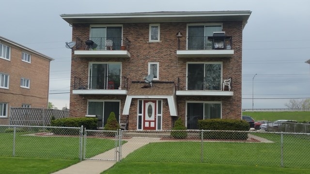 7746 W 79th Pl in Bridgeview, IL - Foto de edificio