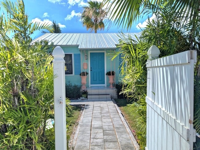 2005 Fogarty Ave in Key West, FL - Building Photo - Building Photo