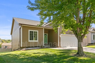 7425 N 77th Ave in Omaha, NE - Building Photo - Building Photo