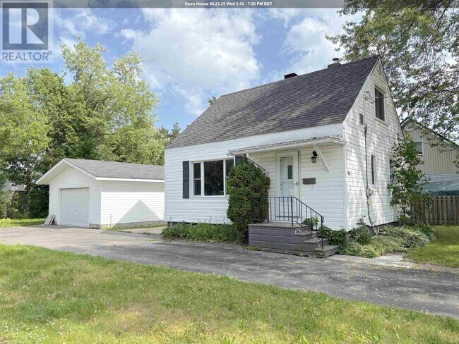 Charming 3 Bedroom Home with Parking & In- in Sault Ste Marie, ON - Building Photo - Building Photo