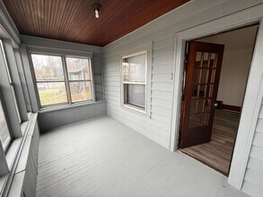 340-342 W Wesley St in Jackson, MI - Building Photo - Building Photo