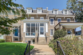 1513 Allison St NW in Washington, DC - Foto de edificio - Building Photo