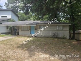 111 Broadmoor Dr in Little Rock, AR - Building Photo