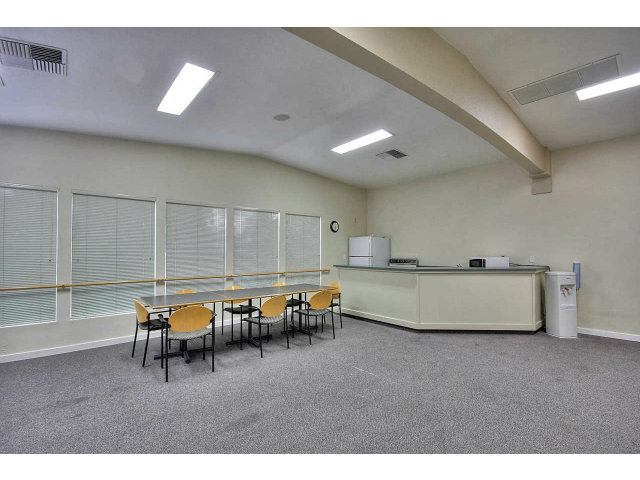 309 Tradewinds Drive, Unit Apt 12 in San Jose, CA - Foto de edificio - Building Photo