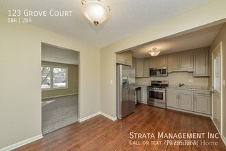 123 Grove Ct in Bolingbrook, IL - Building Photo - Building Photo