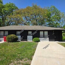 408 NE Westwind Dr in Lee's Summit, MO - Building Photo - Building Photo