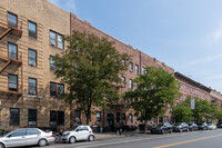 111 Greenpoint Ave in Brooklyn, NY - Foto de edificio - Building Photo