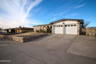6613 Southwind Dr in El Paso, TX - Building Photo