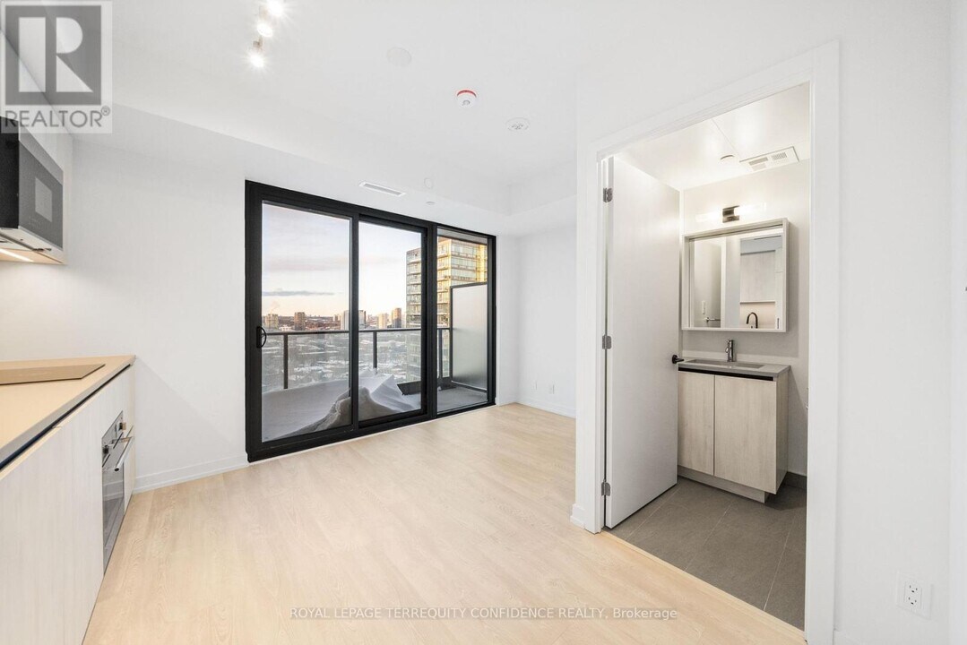 35 Parliament St in Toronto, ON - Building Photo