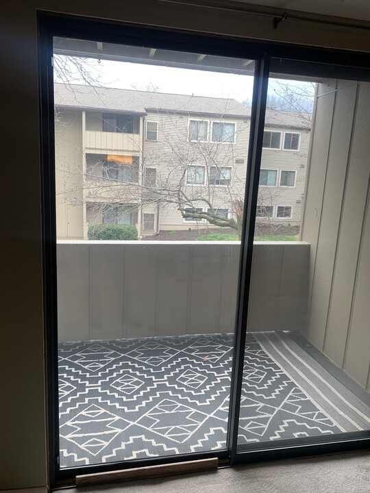 1680 Cedarwood Dr in Westlake, OH - Foto de edificio