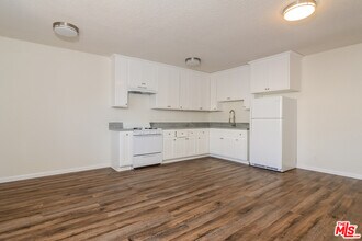 2926 Dalton Ave-Unit -1/2 in Los Angeles, CA - Foto de edificio - Building Photo