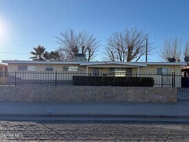 10180 Saigon Dr in El Paso, TX - Building Photo