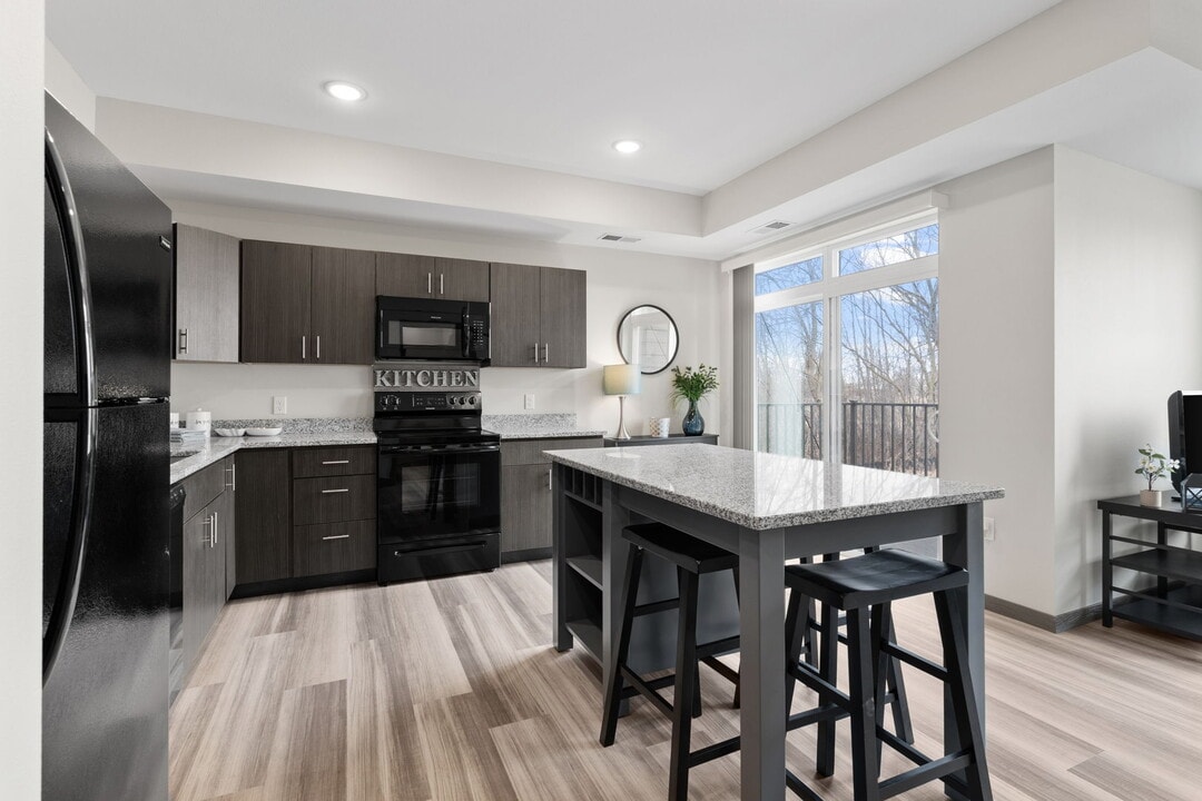 Vincent Woods Apartments in Rogers, MN - Foto de edificio