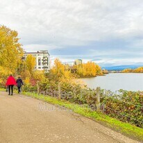 4980 S Landing Dr in Portland, OR - Building Photo