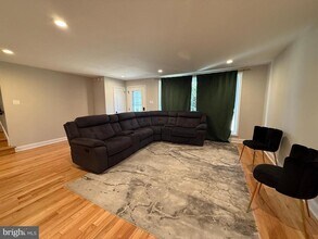 331 Candlewood Rd in Broomall, PA - Building Photo - Building Photo