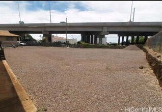 667 Kamehameha Hwy in Pearl City, HI - Building Photo - Building Photo
