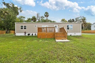 5820 Michigan Ave in New Port Richey, FL - Building Photo