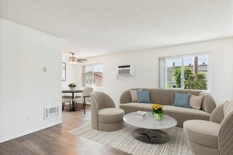 Gilmore  Apartments Van Nuys in Van Nuys, CA - Foto de edificio - Building Photo