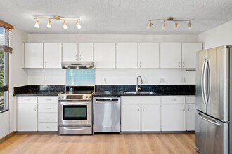 1517 Makiki St in Honolulu, HI - Building Photo - Building Photo