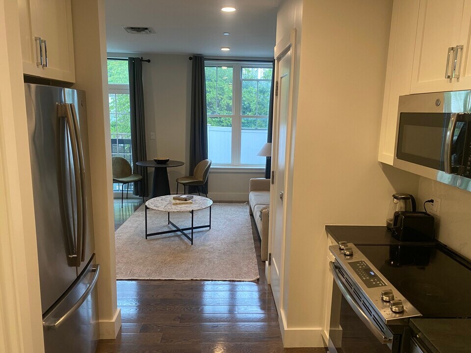 436 McGrath Hwy, Unit 203 in Somerville, MA - Building Photo