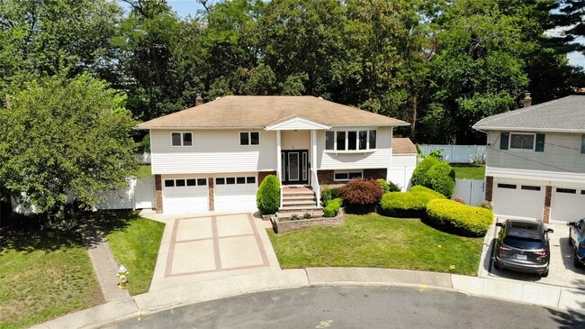 property at 9 Lawrence Ct