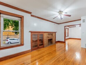 3825 W Roscoe St in Chicago, IL - Building Photo - Building Photo