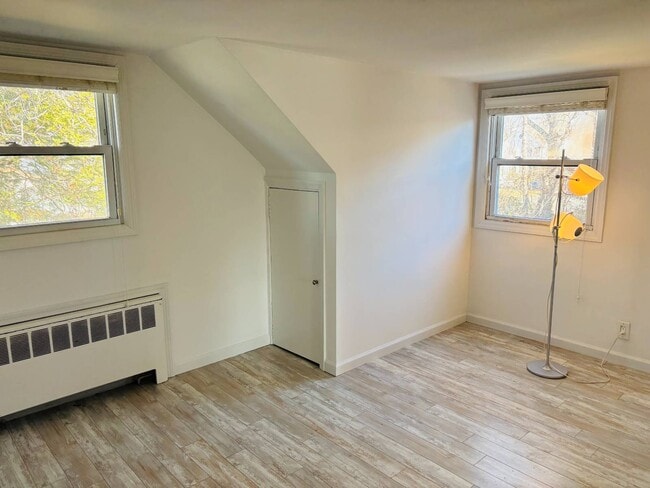22 Lincoln Pl in Glen Cove, NY - Building Photo - Building Photo