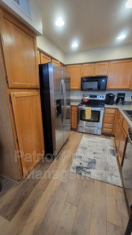 property at 9708-9708 E Vía Linda