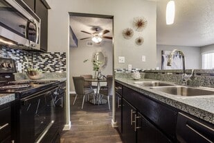 724 Polk Dr, Unit 124 in Arlington, TX - Building Photo