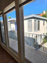 1909 Beachwood Dr in Los Angeles, CA - Building Photo - Building Photo