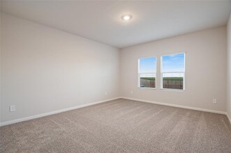 240 New Albany Ln in San Marcos, TX - Foto de edificio - Building Photo