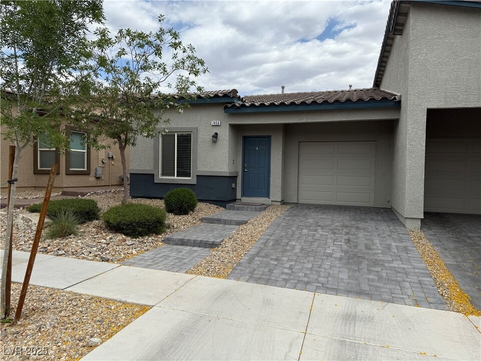 7456 Cooks Meadow St in North Las Vegas, NV - Building Photo