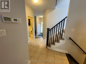 17 Samuel Dr in Guelph, ON - Building Photo - Building Photo