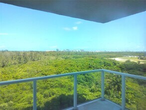 14951 Royal Oaks Ln in North Miami, FL - Building Photo - Building Photo